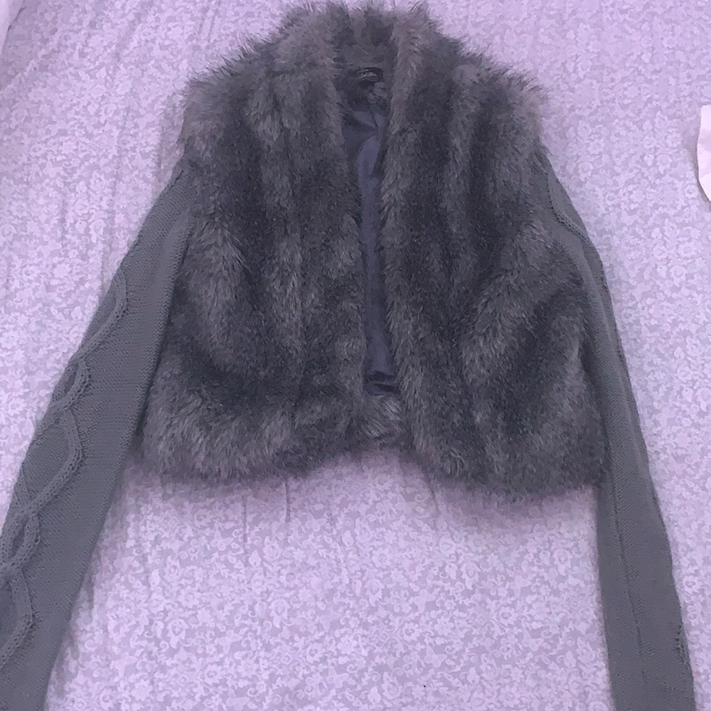 Comfy Bebe addictions grey faux fur cropped sweater